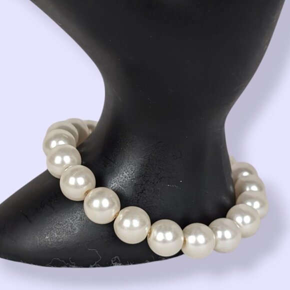 (2/$20) V. Faux Pearl Beaded Bracelet - Picture 1 of 4